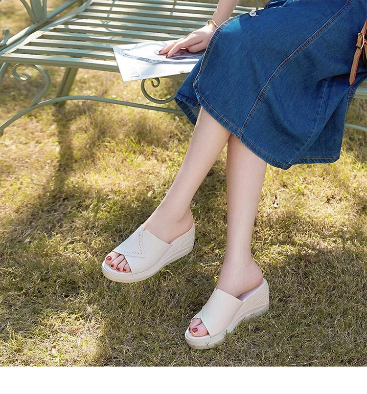 Sandales pour femmes avec confort orthopédique
Design chic et soutien de la voûte plantaire pour un bien-être quotidien.